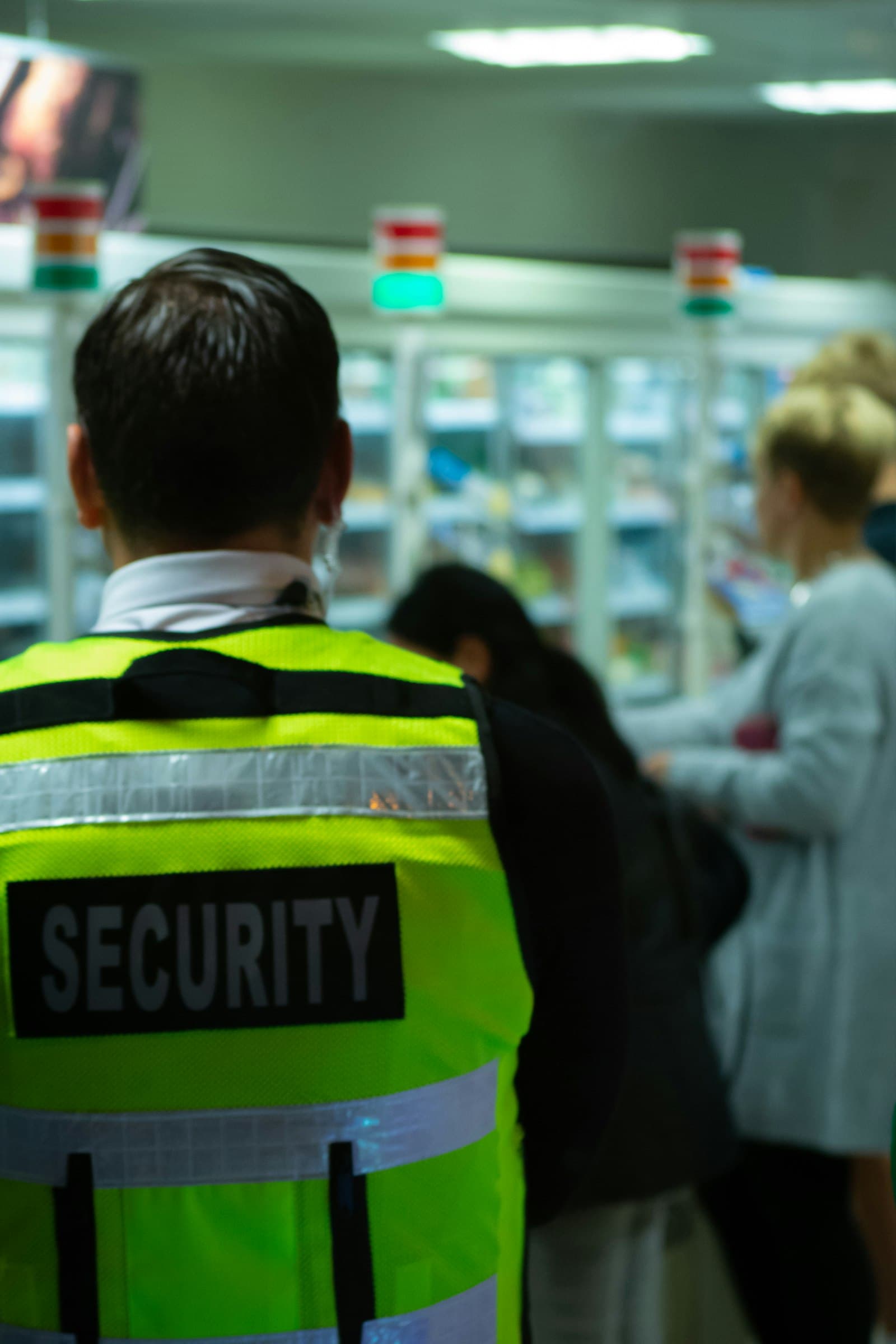 Foto — toezichthouder tijdens een controleronde